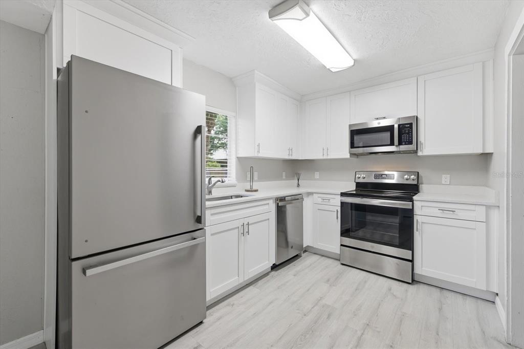 1891 Prospect Street Sarasota, FL 34239 - Photo 8 of 35