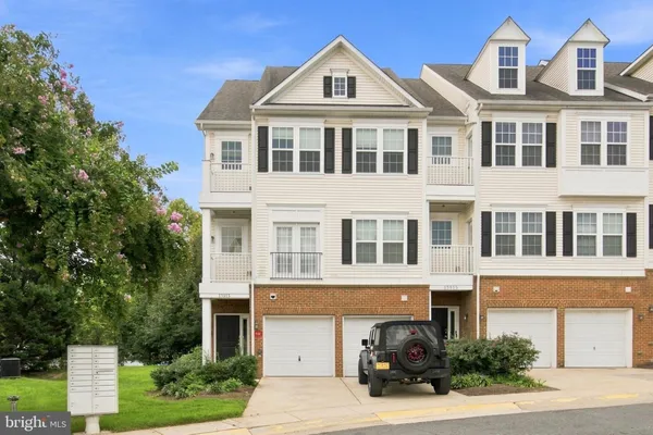 $2,500 | 13913 Hollow Wind Way, Unit 201, Woodbridge, VA 22191