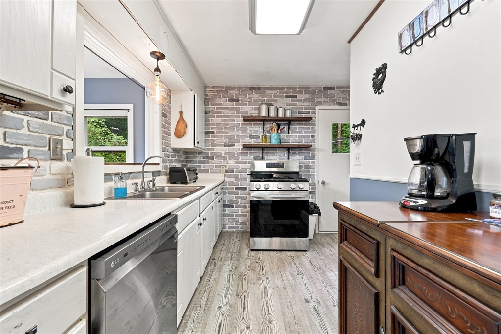 145 Brooks Village Road Templeton, MA 01468 - Photo 8 of 41 Gallery Image 8