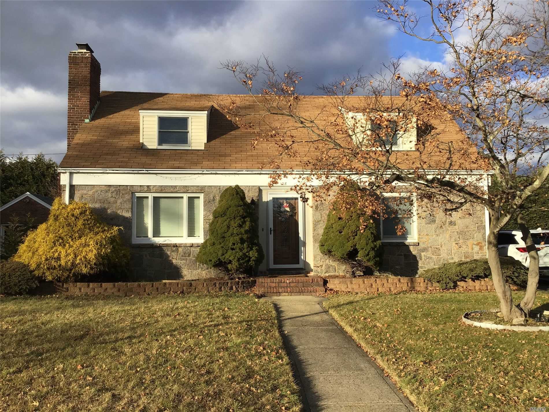 28 Salem Road Merrick, NY 11566 - Photo 1 of 1 Gallery Image 1