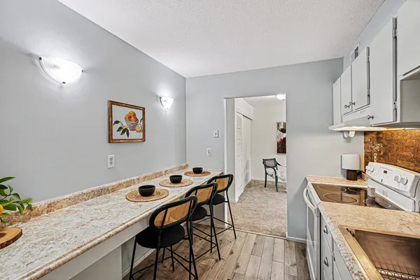 $138,000 | 6423 Colony Way, Unit 3L, Edina, MN 55435