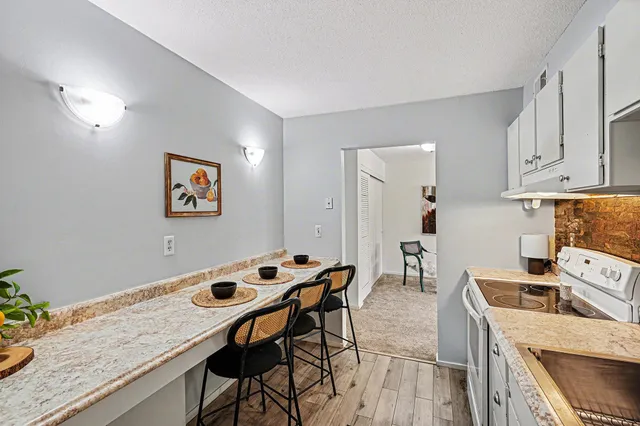 $142,900 | 6423 Colony Way, Unit 3L, Edina, MN 55435