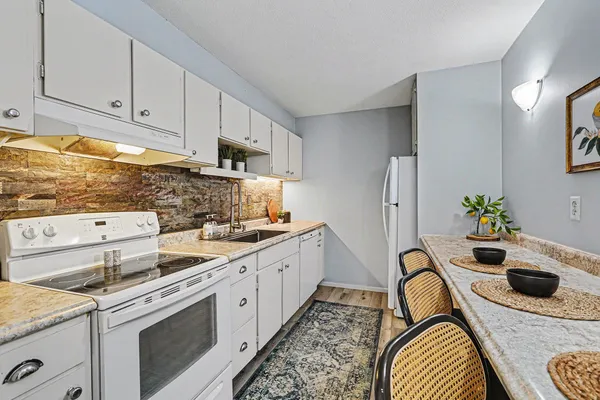 $138,000 | 6423 Colony Way, Unit 3L, Edina, MN 55435