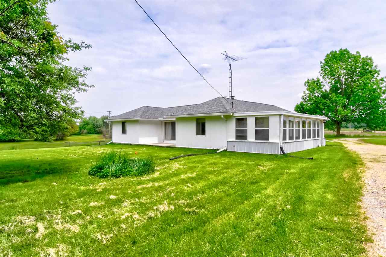 9805 Bray Road Millington, MI 48746 - Photo 4 of 38 31382497-3.JPG