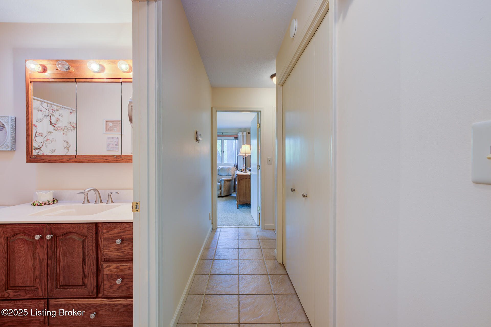 4202 Evergreen Road Crestwood, KY 40014 - Photo 13 of 55 Hall