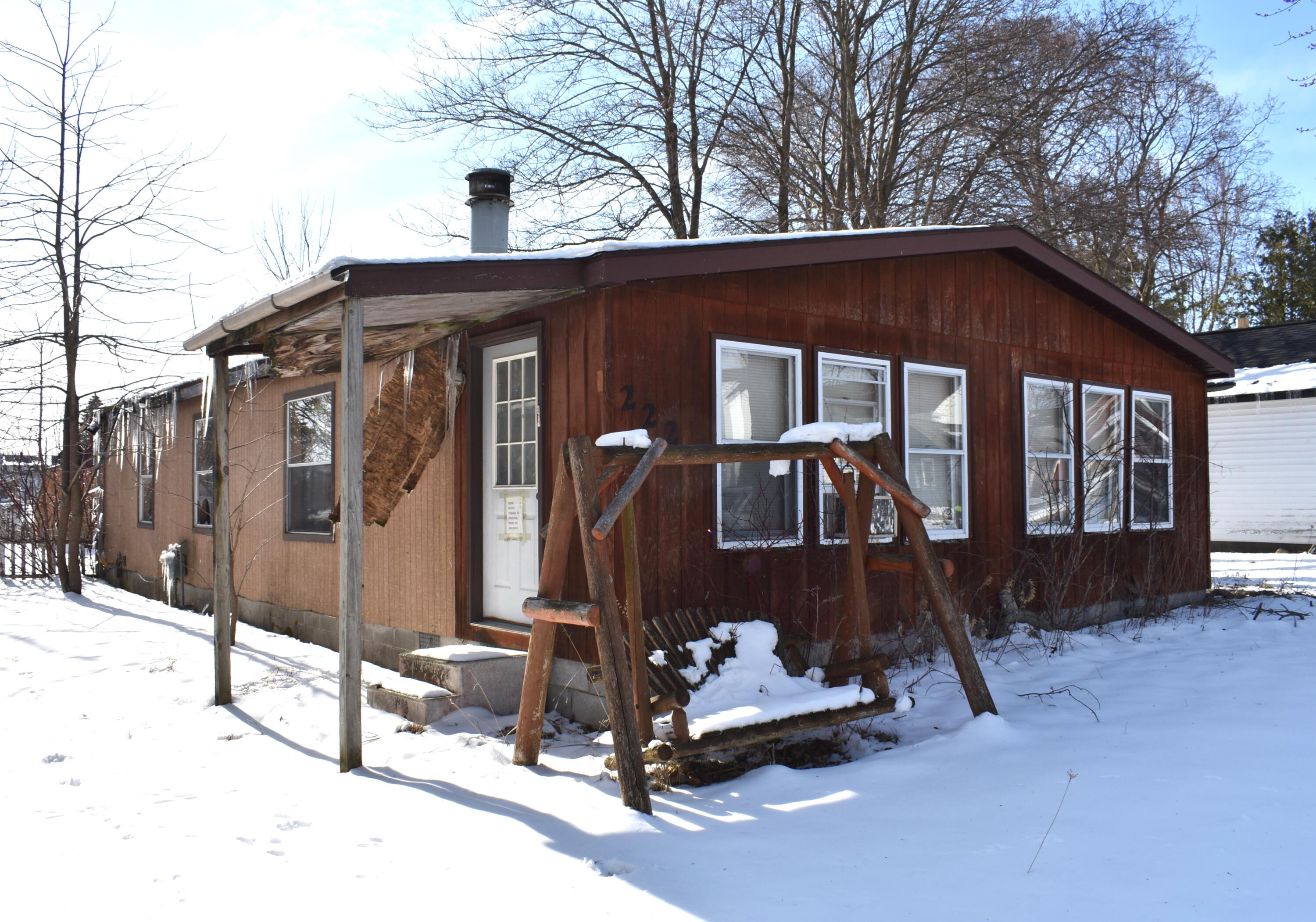 222 North E Street Cheboygan, MI 49721 - Photo 3 of 28 Gallery Image 3
