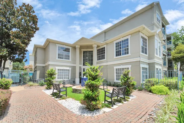 $1,352 | 2222 Maroneal Street, Unit 1345, Houston, TX 77030