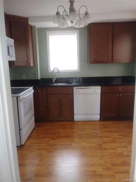 8609 Harding Center Line, MI 48015 - Photo 5 of 16