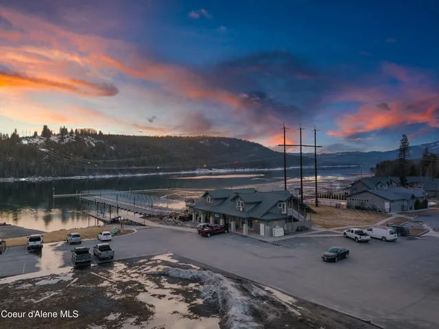 $1,050,000 | 651 Dover Bay Parkway, Unit 102, Dover, ID 83825