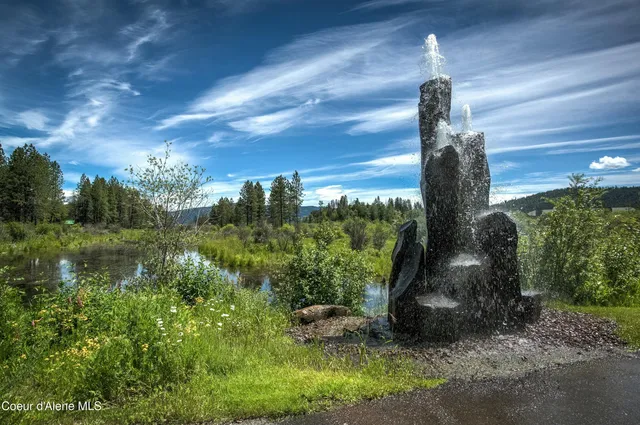 $1,050,000 | 651 Dover Bay Parkway, Unit 102, Dover, ID 83825