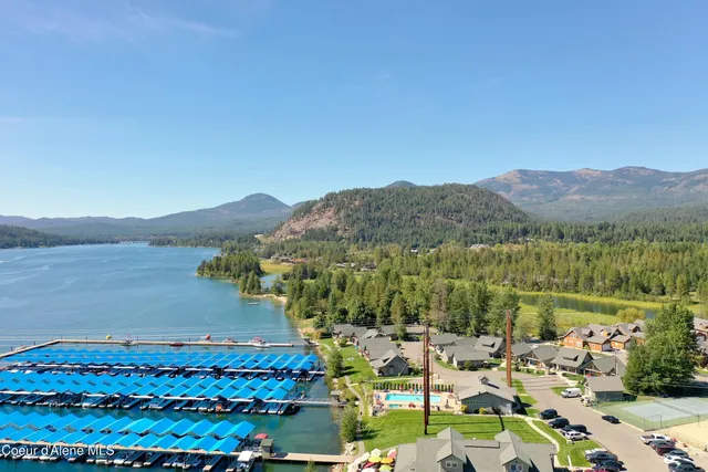 $1,050,000 | 651 Dover Bay Parkway, Unit 102, Dover, ID 83825