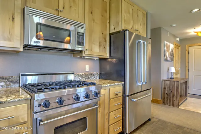 $1,050,000 | 651 Dover Bay Parkway, Unit 102, Dover, ID 83825