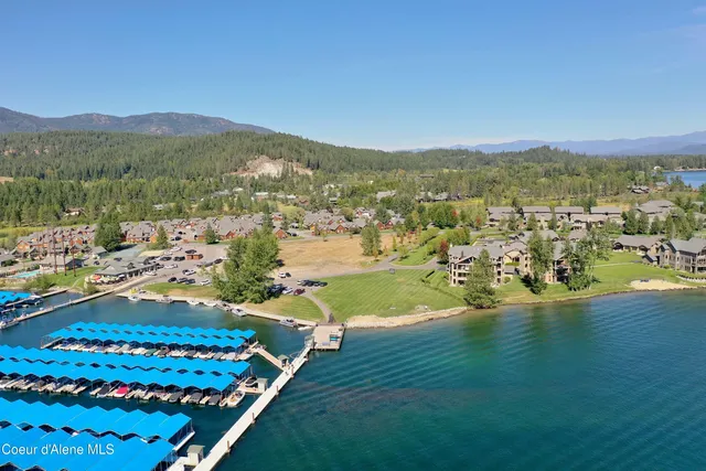 $1,050,000 | 651 Dover Bay Parkway, Unit 102, Dover, ID 83825