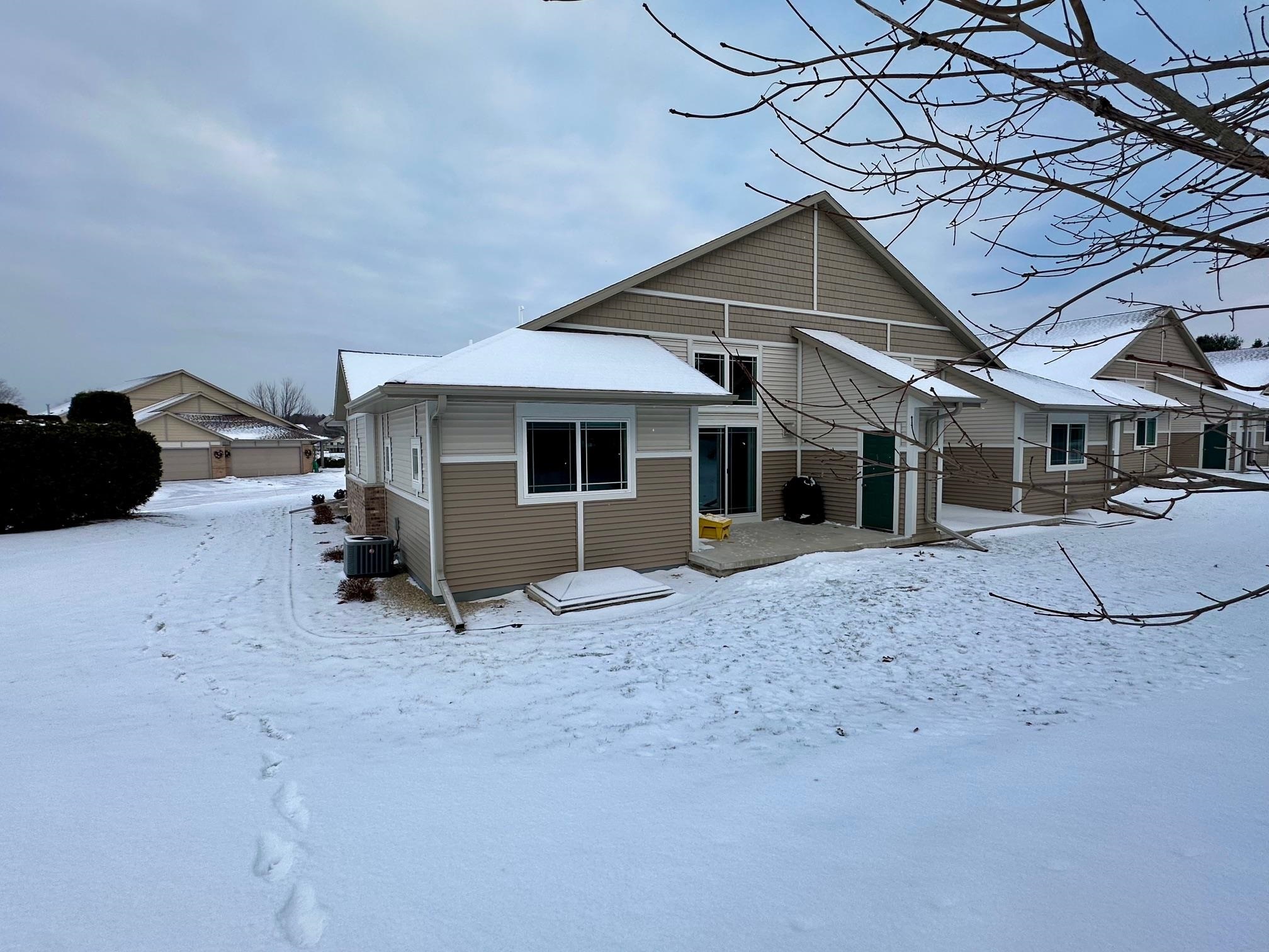 2723 River Lane Two Rivers, WI 54241 - Photo 4 of 16