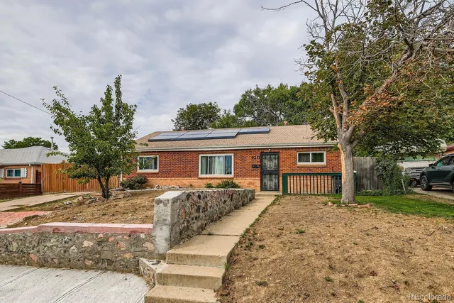 a house view with a outdoor space
