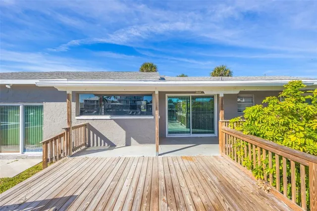 a view of a lake with house