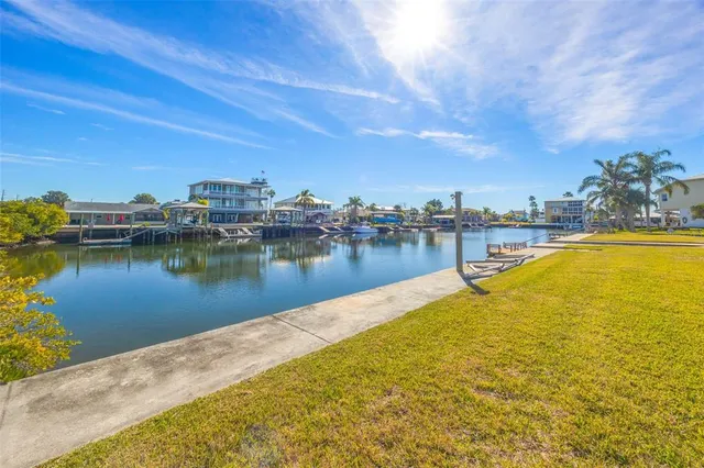 a view of empty room with window
