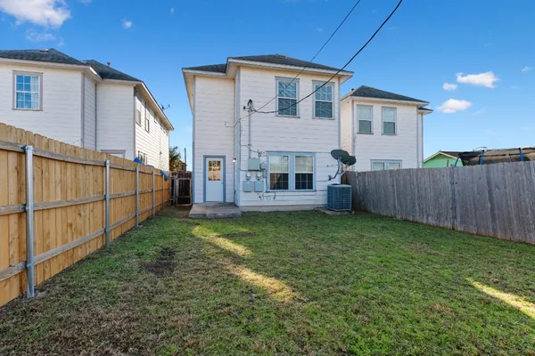 $2,200 | 7502 Lazy Creek Drive, Unit B, Austin, TX 78724