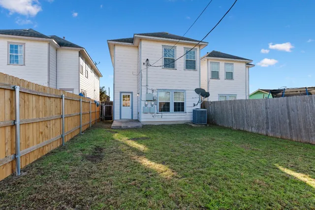 $1,750 | 7502 Lazy Creek Drive, Unit B, Austin, TX 78724