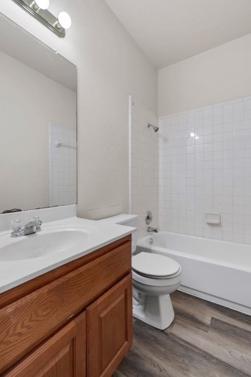 7502 Lazy Creek Drive, Unit B Austin, TX 78724 - Photo 8 of 24 a bathroom with a sink toilet and a bathtub