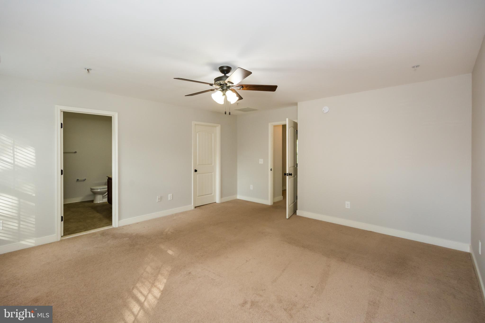 4010 Ward Road Pasadena, MD 21122 - Photo 21 of 39 Owner's large suite