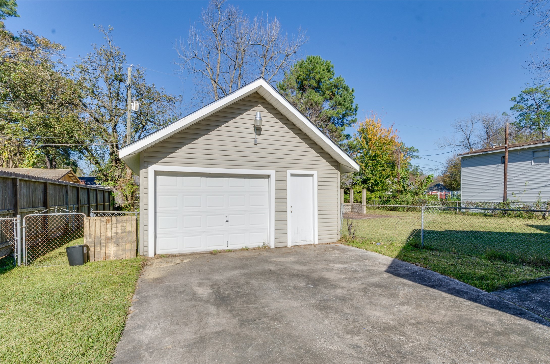 236 West 31st Street Houston, TX 77018 - Photo 3 of 36 Detached garage