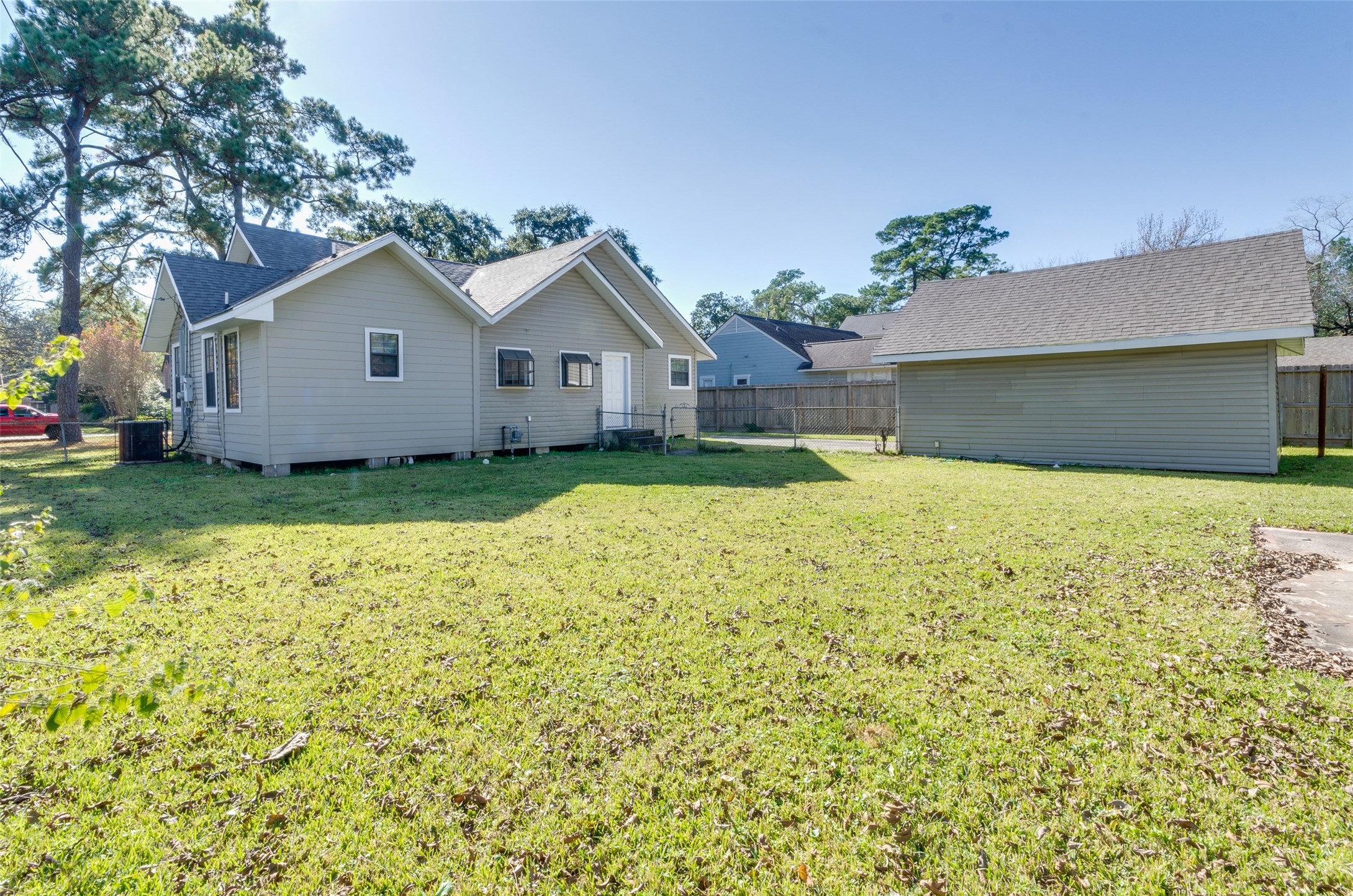 236 West 31st Street Houston, TX 77018 - Photo 5 of 36 Big yard