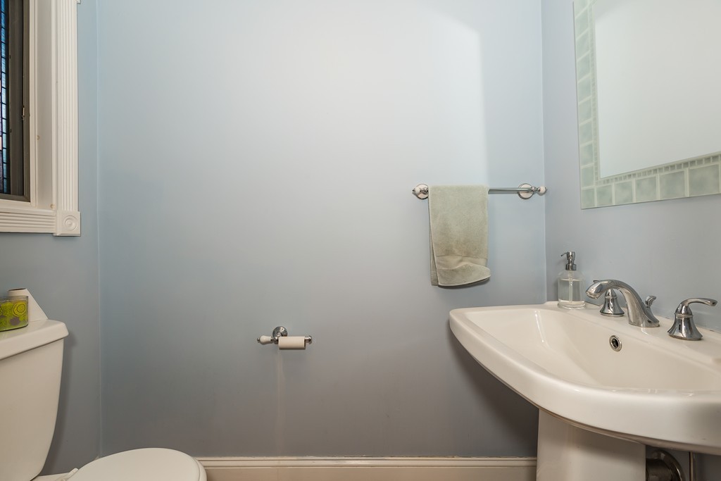2 Barnes Road Newton, MA 02458 - Photo 17 of 22 Gallery Image 17