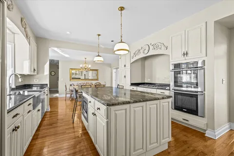 $1,350,000 | 2045 Kipling Court, Highland Park, IL 60035