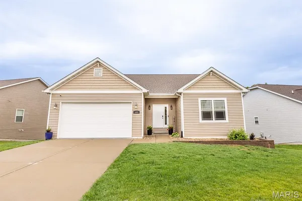 $350,000 | 1425 Fairwood Drive, Belleville, IL 62220