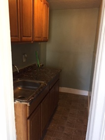 75 Esther Street Worcester, MA 01607 - Photo 10 of 26 Gallery Image 10