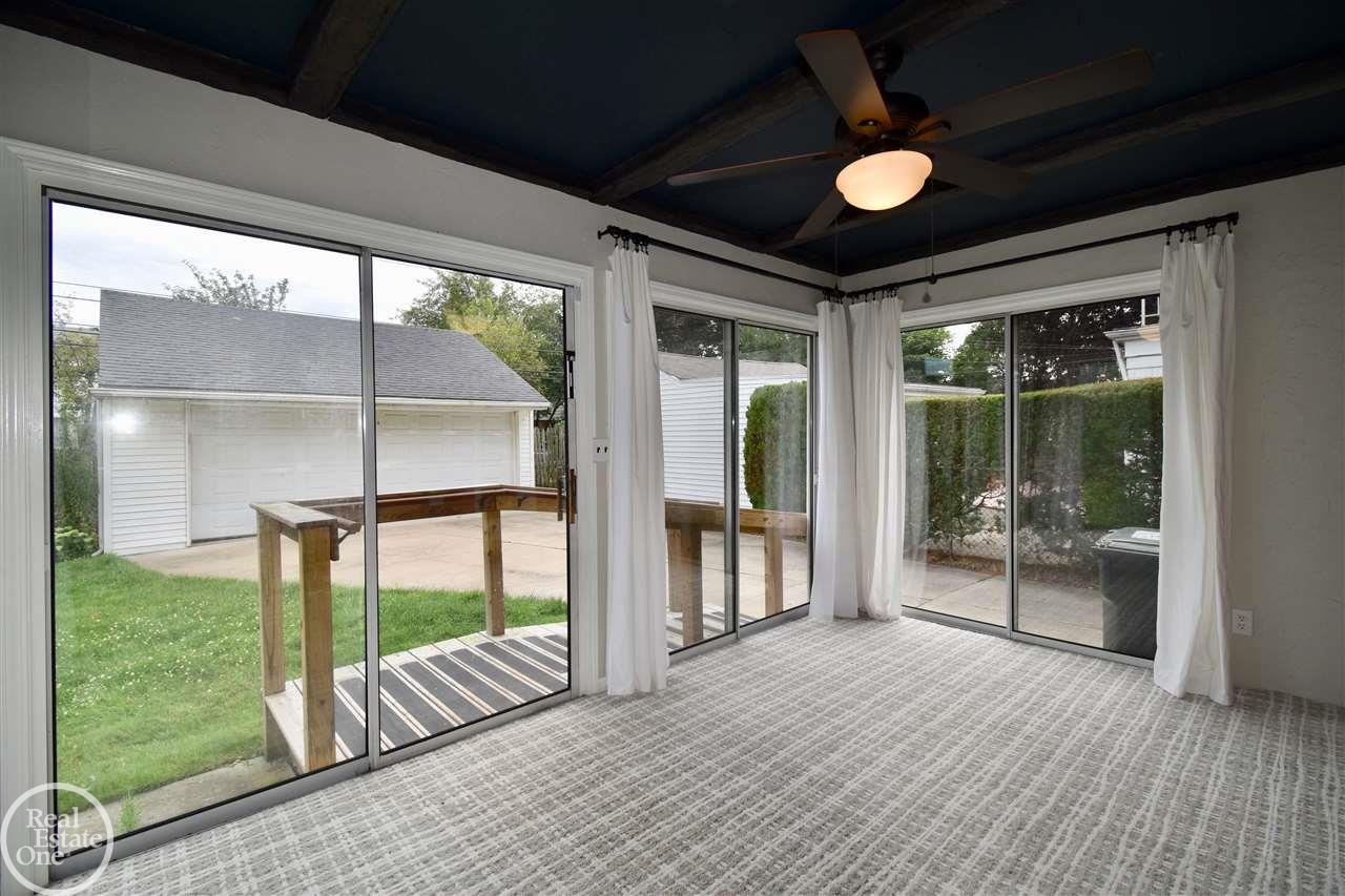 1086 Hawthorne Road Grosse Pointe, MI 48236 - Photo 8 of 31