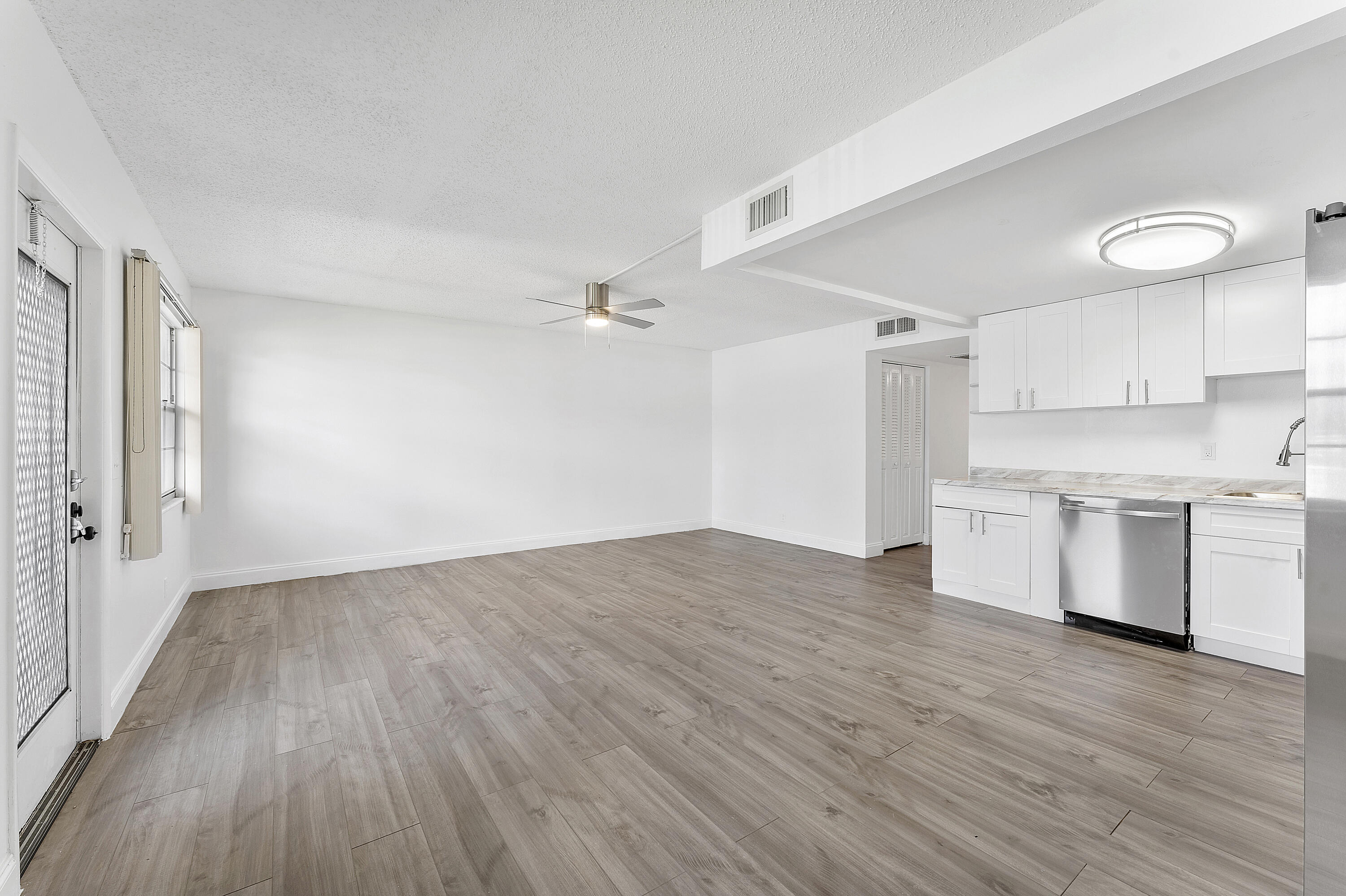 1052 Hythe A Boca Raton, FL 33434 - Photo 2 of 10 IMG_7682