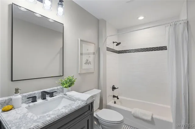 $549,900 | 4248 Scenic Drive, Lewiston, NY 14174