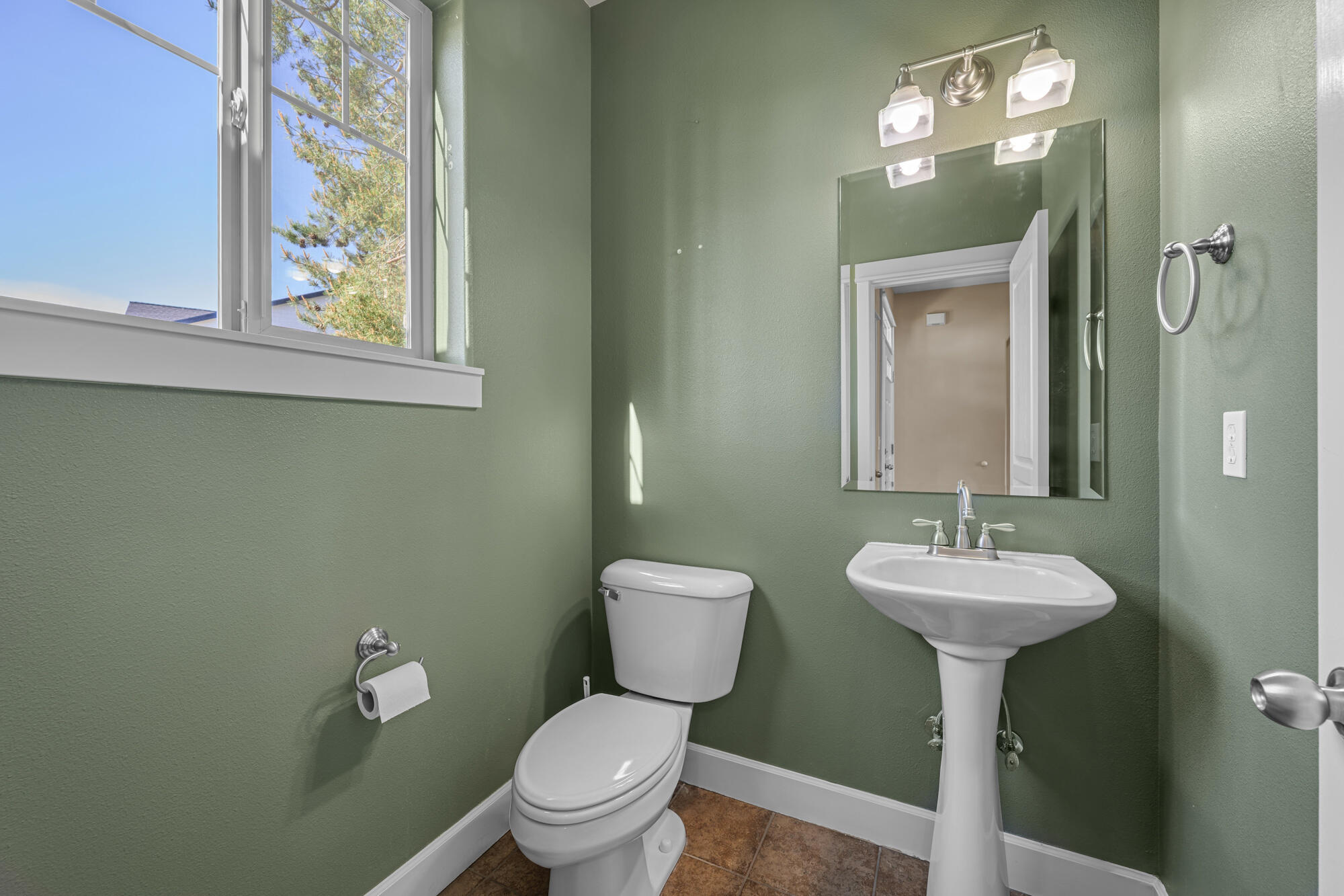 1402 Northeast Hudspeth Road Prineville, OR 97754 - Photo 4 of 36 a bathroom with a toilet sink and mirror