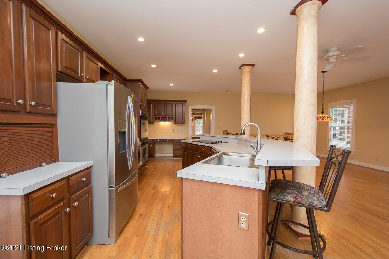 2135 Edgehill Road Louisville, KY 40205 - Photo 10 of 34 Kitchen