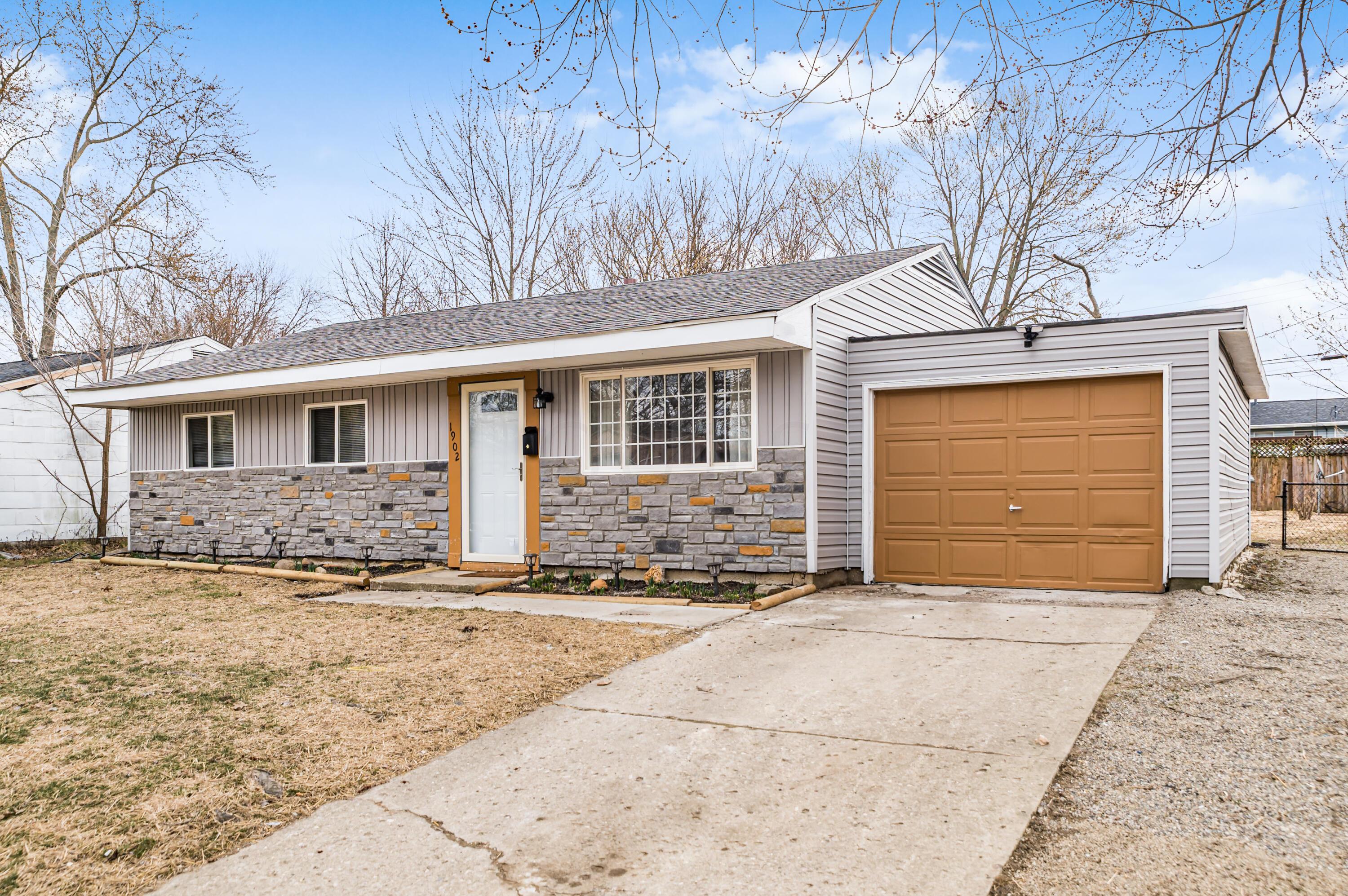 1902 Stetson Road Columbus, OH 43232 - Photo 4 of 46 W_1902_Stetson_Rd-101