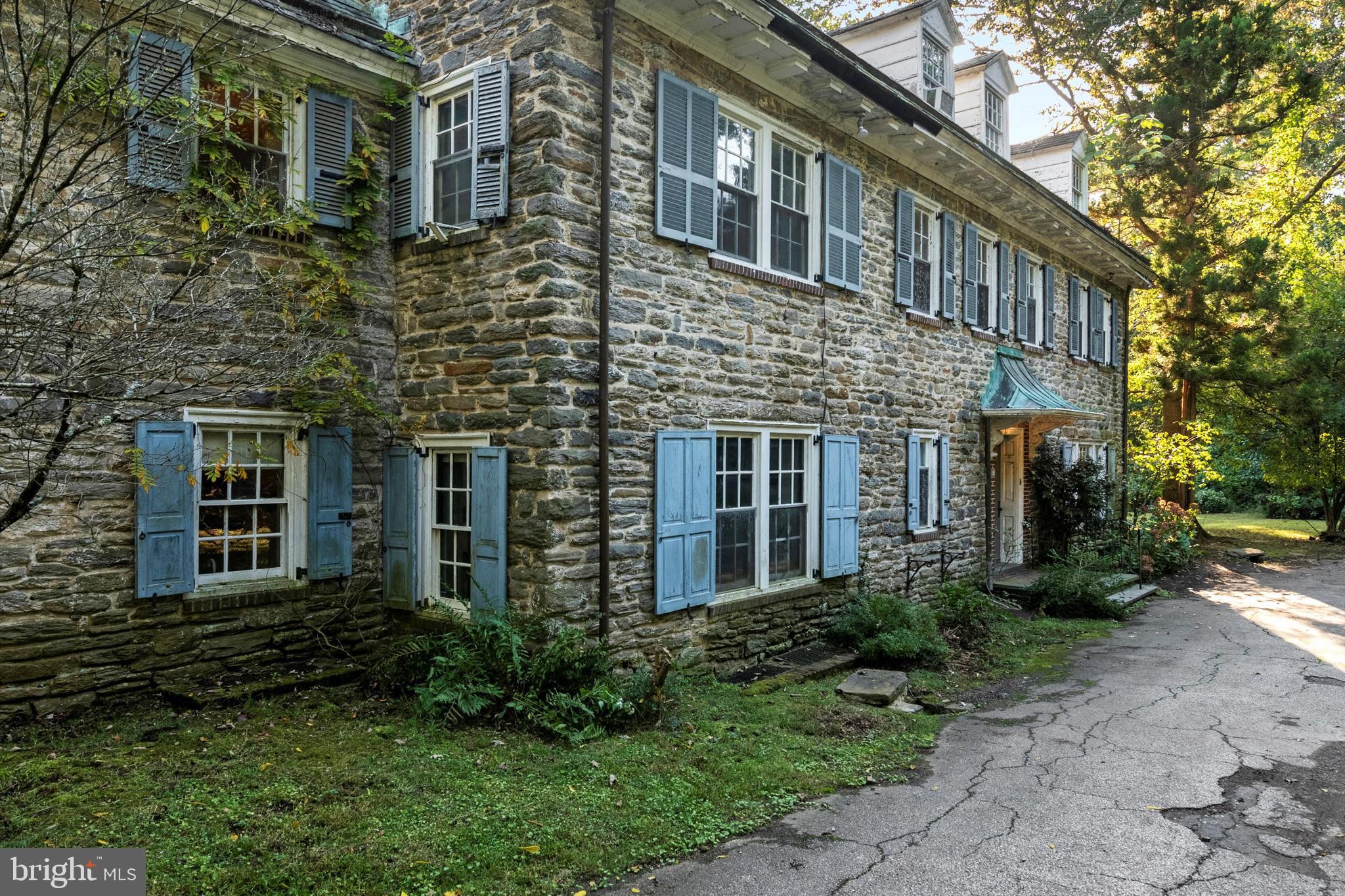 31 West Bells Mill Road Philadelphia, PA 19118 - Photo 3 of 32