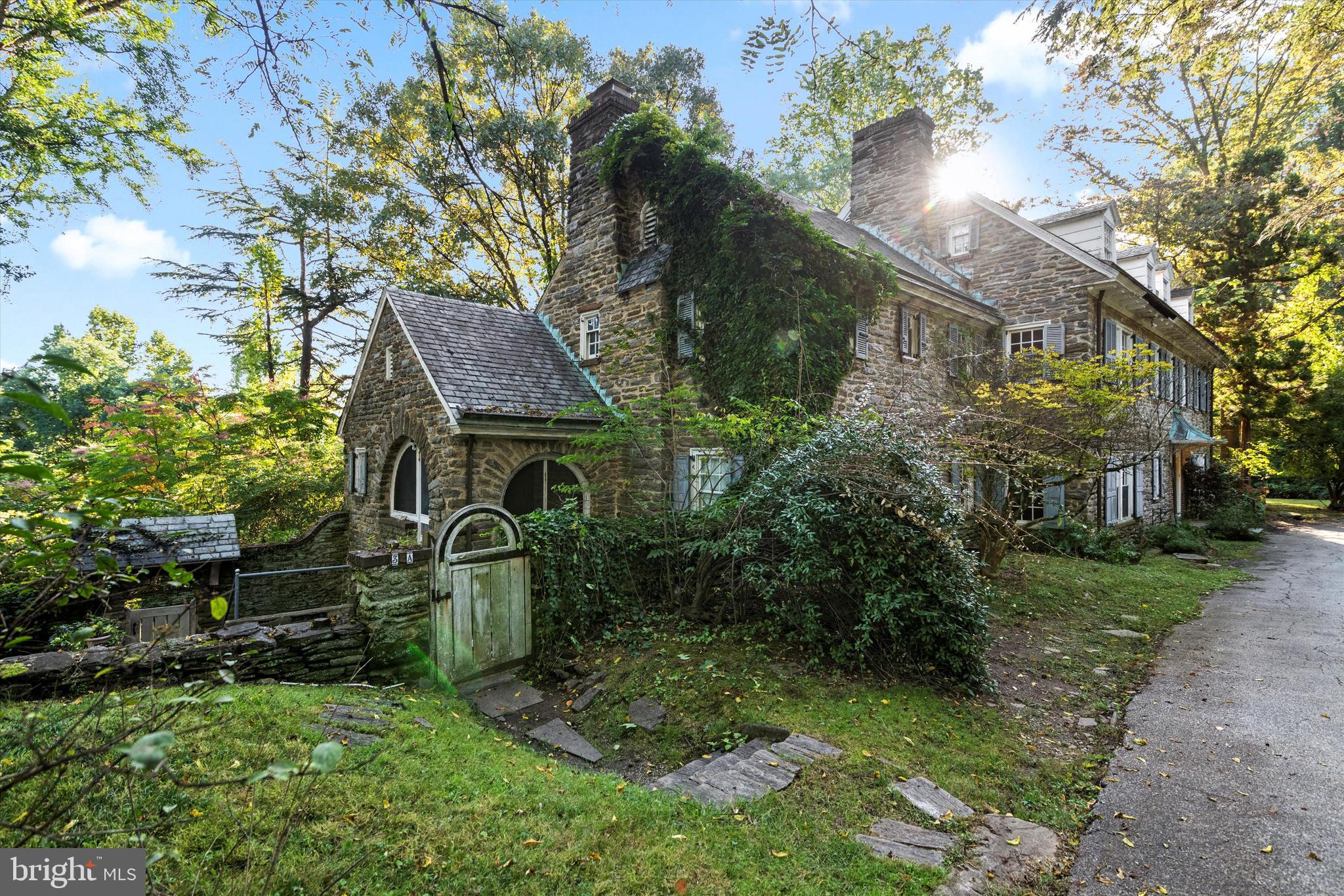 31 West Bells Mill Road Philadelphia, PA 19118 - Photo 5 of 32