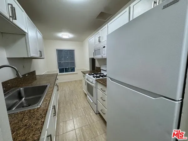 $2,499 | 127 North Doheny Drive, Unit 127 5, West Hollywood, CA 90048