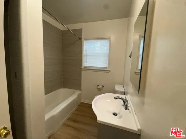 $2,499 | 127 North Doheny Drive, Unit 127 5, West Hollywood, CA 90048