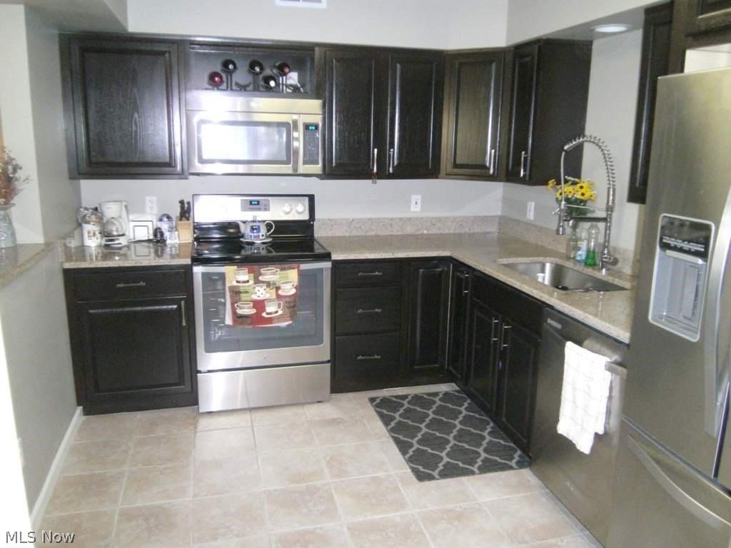995 Canyon View Road, Unit G Northfield, OH 44067 - Photo 6 of 14 Gallery Image 6