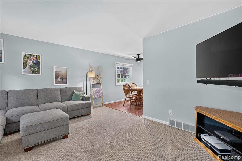 5521 Independence Colony Road Grand Blanc, MI 48439 - Photo 8 of 45