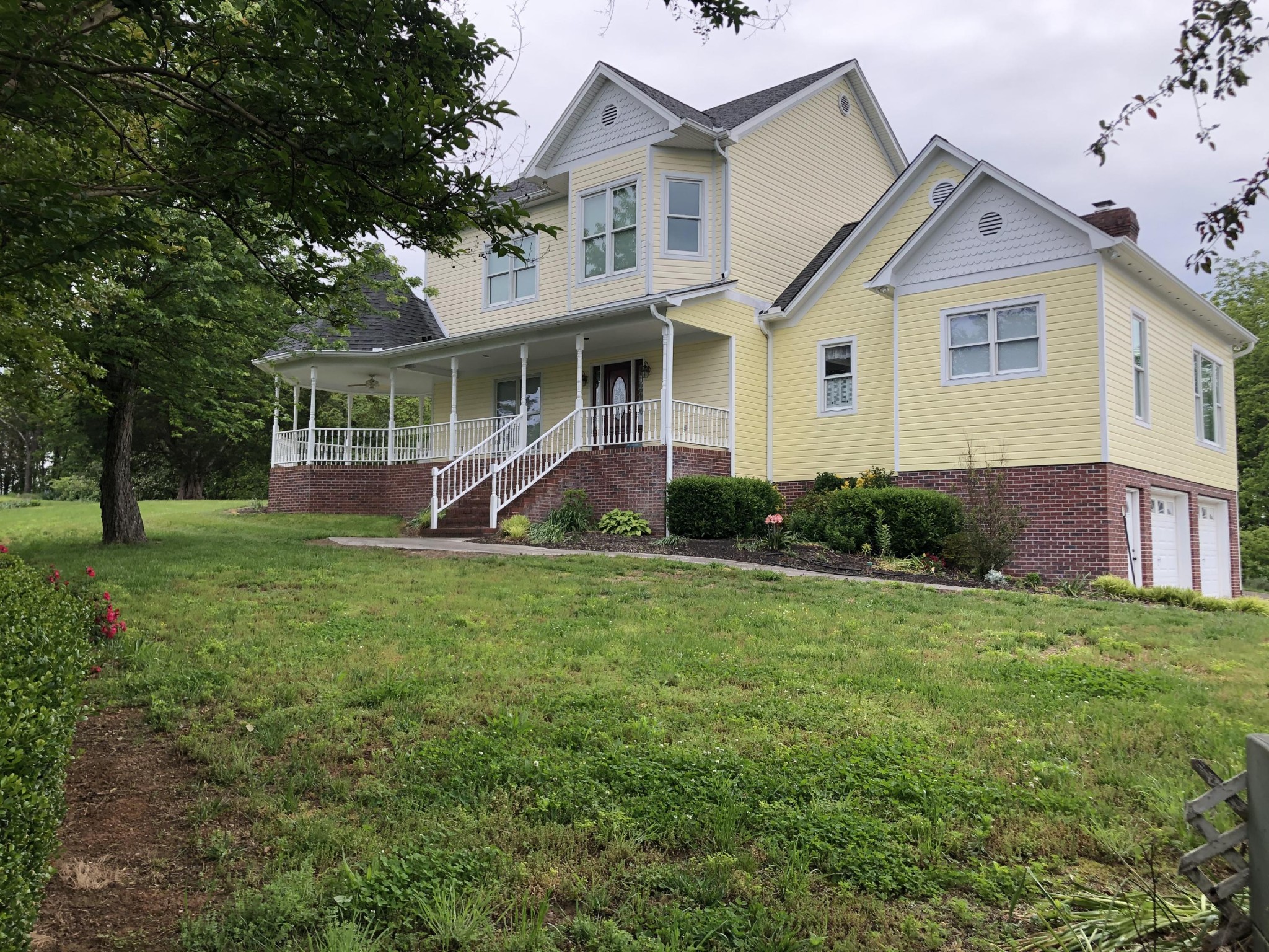 1455 A R Davis Road Seymour, TN 37865 - Photo 1 of 3 a view of a house with backyard and garden