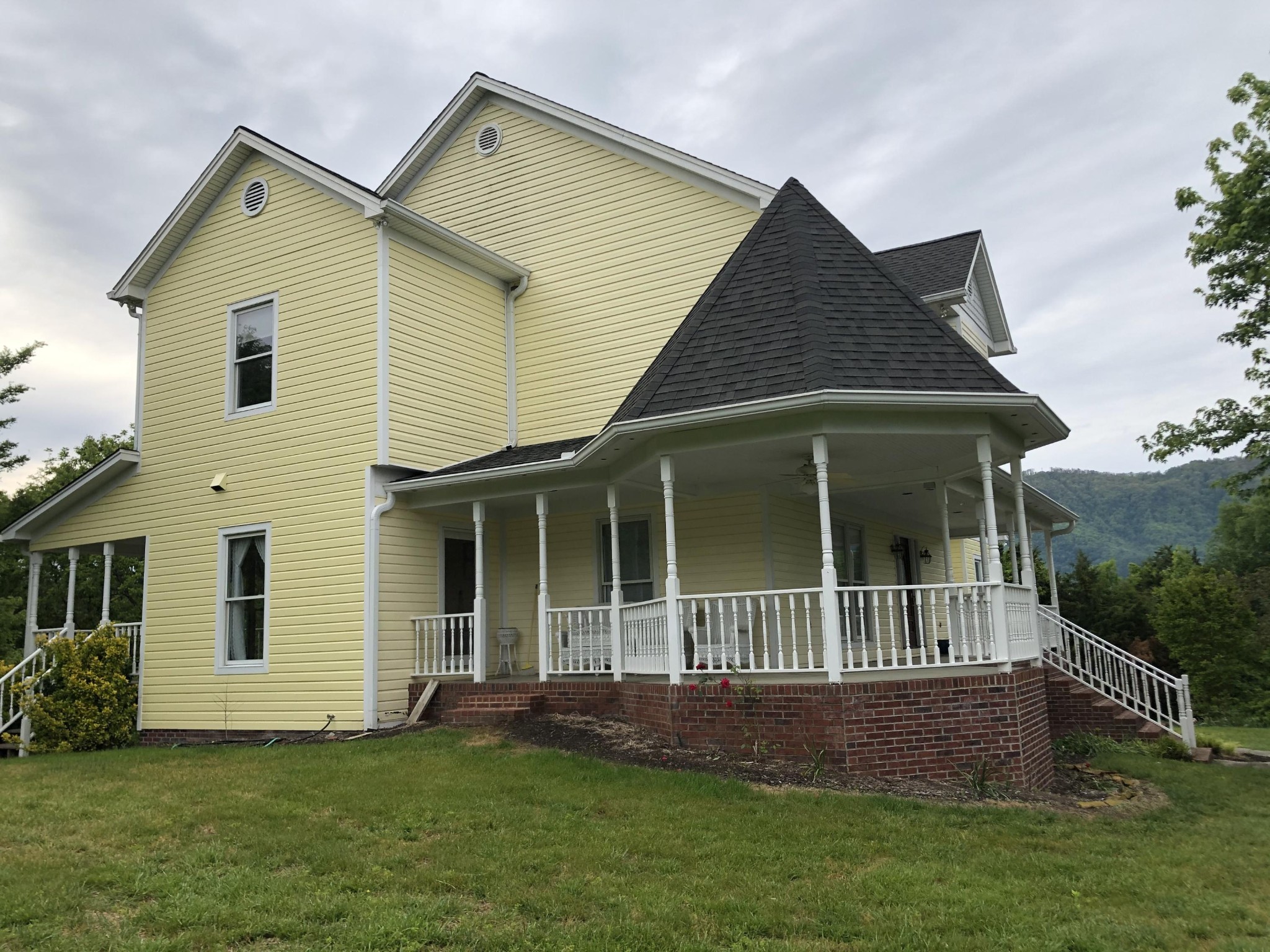 1455 A R Davis Road Seymour, TN 37865 - Photo 2 of 3 a front view of a house with a garden