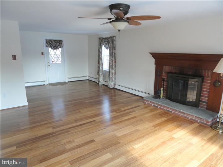 809 Bluebell Road Warminster, PA 18974 - Photo 5 of 23 Gallery Image 5
