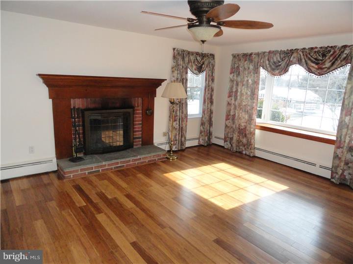 809 Bluebell Road Warminster, PA 18974 - Photo 6 of 23 Gallery Image 6