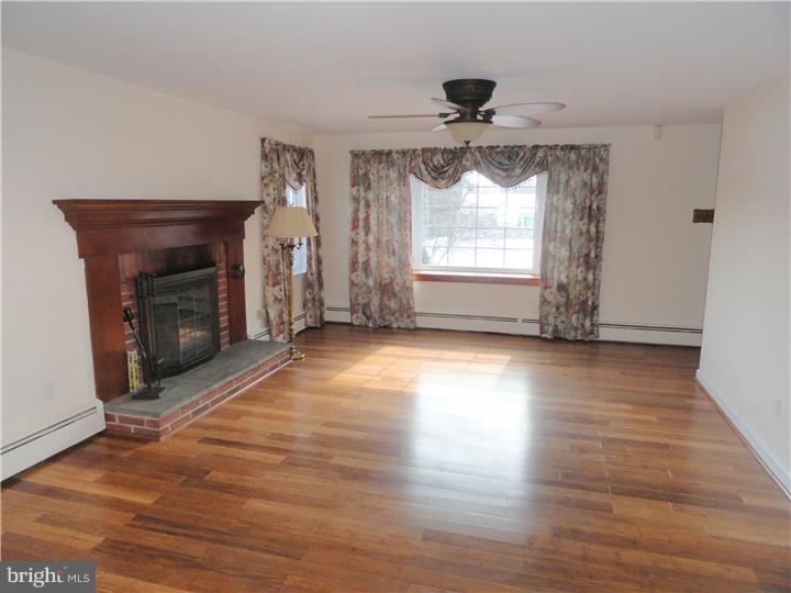 809 Bluebell Road Warminster, PA 18974 - Photo 7 of 23 Gallery Image 7