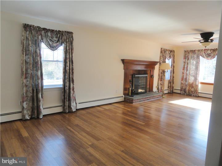 809 Bluebell Road Warminster, PA 18974 - Photo 8 of 23 Gallery Image 8
