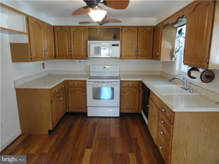 809 Bluebell Road Warminster, PA 18974 - Photo 9 of 23 Gallery Image 9